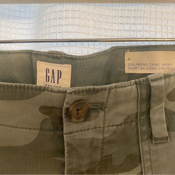 Gap Shorts - Picture 2 of 5